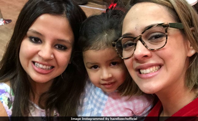 IPL 2018: Another Day, Another Cute Pic of Ziva Dhoni (With Mom Sakshi And Hazel Keech)