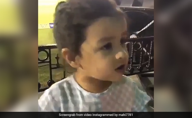 IPL 2018: धोनी की बेटी जीवा ने मैच के बीच कर दी यह जिद, 40 लाख बार देखा गया Video