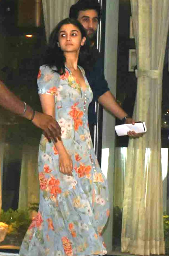 You're Going To Love Alia Bhatt's Western Look In Floral Print Maxi Dr –  Lady India