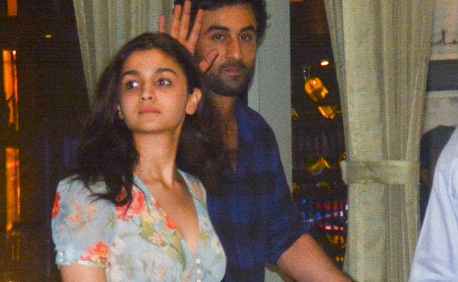 Brahmastra  Co-Stars Alia Bhatt, Ranbir Kapoor Bond Over Dinner. See Pics