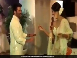 बेटी की शादी में अनिल कपूर ने लगाए शिल्पा शेट्टी के साथ ठुमके, भांगड़ा कर चौंकाया बेटी की शादी में अनिल कपूर ने लगाए शिल्पा शेट्टी के साथ ठुमके, भांगड़ा कर चौंकाया
