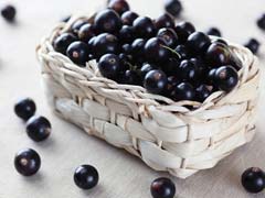 Two Ways Of Using Black Currant Fruit In Your Diet For A Sweet And Sour Treat