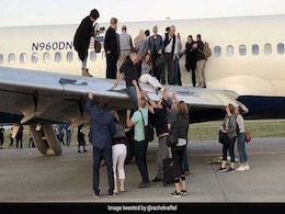 "Flight From Hell": 146 Scrambled Onto Wing As Smoke Billowed Into Cabin "Flight From Hell": 146 Scrambled Onto Wing As Smoke Billowed Into Cabin