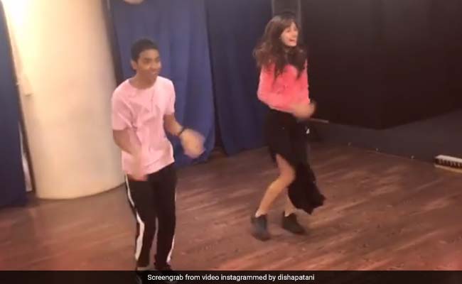 Disha Patani ने डांस फ्लोर पर फिर लगाई आग, 18 लाख बार देखा गया Video