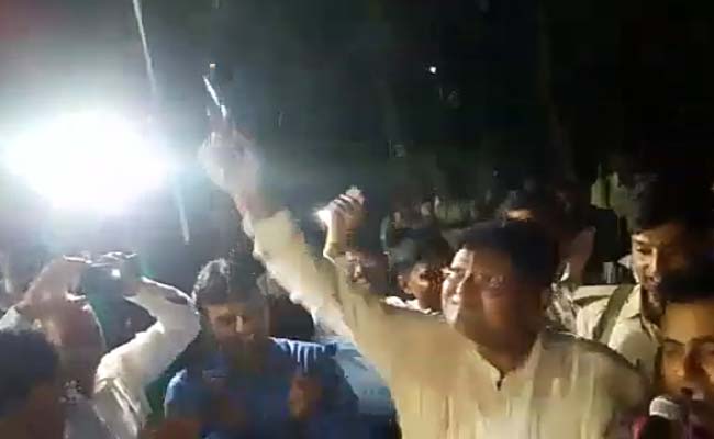 बिहार: फेयरवेल के दौरान फायरिंग करना पड़ा महंगा, कटिहार SP का तबादला रुका