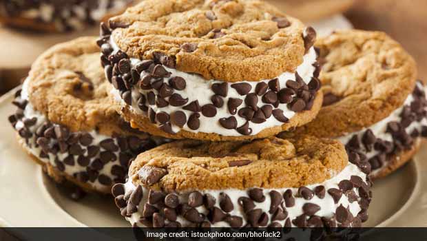 Craving Ice Cream Sandwich? Try This Quick Hack To Make It At Home