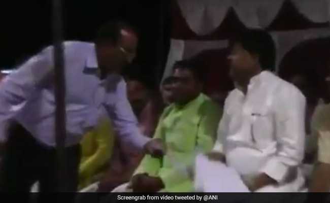 बुकलेट तैयार नहीं किया तो योगी सरकार में मंत्री ने BDO-ADO को फटकारा, कहा- 'धत्त्त... बदतमीज कहीं का'