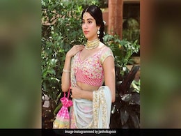 सोनम कपूर की शादी पर जाह्ववी से कर डाली ऐसी रिक्वेस्ट, हाथ जोड़ने पर हो गईं मजबूर सोनम कपूर की शादी पर जाह्ववी से कर डाली ऐसी रिक्वेस्ट, हाथ जोड़ने पर हो गईं मजबूर