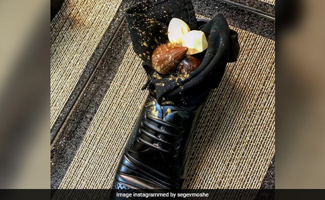 Netanyahu Puts Wrong Foot Forward By Serving Japan's Abe Dessert In A Shoe