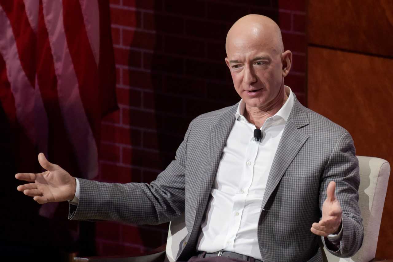 Jeff bezos wrist outlet watch