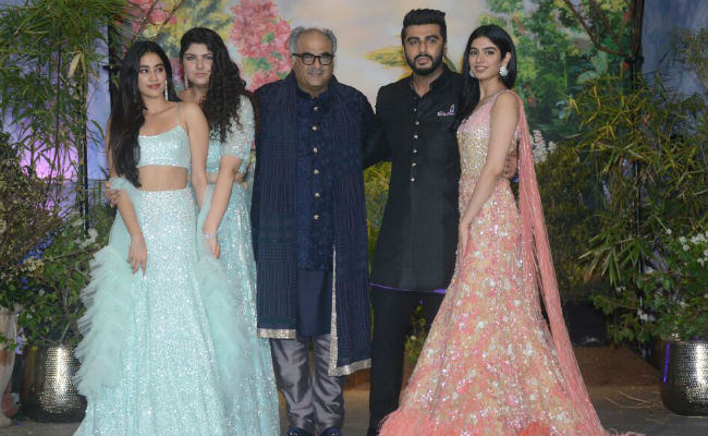 At Sonam Kapoor And Anand Ahuja's Reception, A Mini-Kapoor Fam-Jam Featuring Janhvi, Khushi, Arjun, Anshula With Dad Boney Kapoor