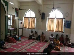 Kerala Mosque Hosts Waiting Parents As Over 1,200 Students Take NEET Test Kerala Mosque Hosts Waiting Parents As Over 1,200 Students Take NEET Test