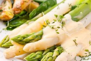 Steamed Asparagus with Potato and Leek Sauce
