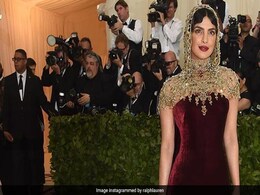 Met Gala में सबसे हटके अंदाज़ में नज़र आईं प्रिंयका चोपड़ा, देखें PHOTOS Met Gala में सबसे हटके अंदाज़ में नज़र आईं प्रिंयका चोपड़ा, देखें PHOTOS