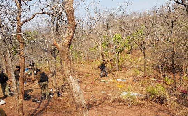 Bijapur: नक्सलियों ने सुरक्षाबलों के लिए लगाया प्रेशर बम, चपेट में आकर ग्रामीण घायल
