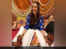 मेहंदी के समय कुछ इस अंदाज में नजर आईं नेहा धूपिया, देखें Photos मेहंदी के समय कुछ इस अंदाज में नजर आईं नेहा धूपिया, देखें Photos