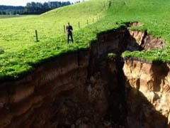 Giant Sinkhole Opens Up In New Zealand. Underneath, 60,000-Year-Old Volcano