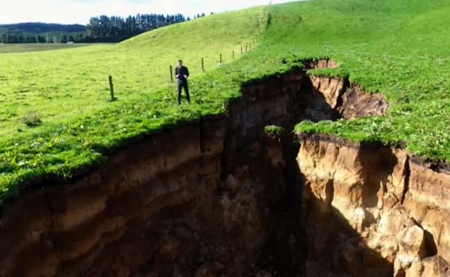 Giant Sinkhole Opens Up In New Zealand. Underneath, 60,000-Year-Old Volcano