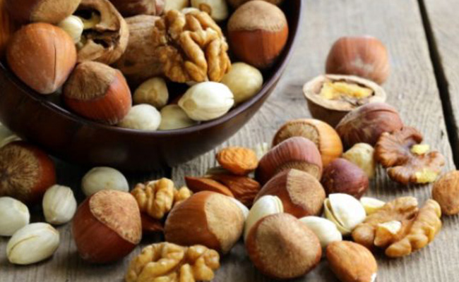 Diabetes Type 2: Nuts and 4 Other Low Carb Snacks To Regulate Blood Sugar Levels