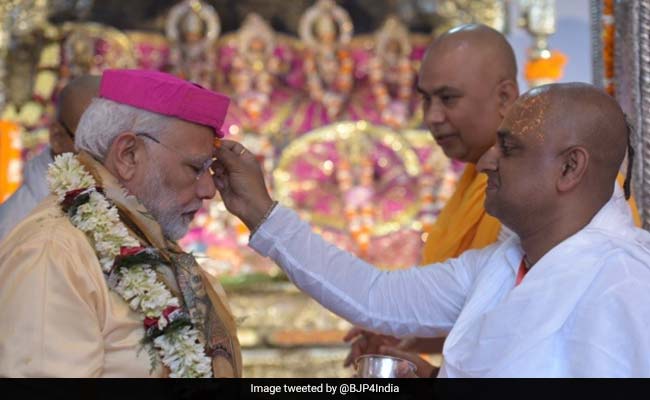 Video: नेपाल के जानकी मंदिर में पीएम नरेंद्र मोदी ने की षोडशोपचार पूजा, बजाया मंजीरा