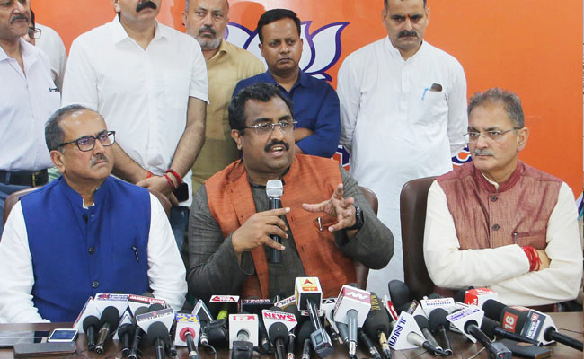 जम्मू कश्मीर पहुंचे बीजेपी नेता राम माधव का बड़ा बयान, कश्मीर की शांति में बाधा डालेगा उसे भेजेंगे जेल