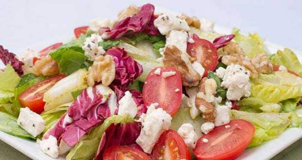 Leafy Salad with Walnuts