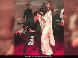 सलमान खान ने मुंह में पल्लू दबाकर किया डांस, ताली बजाने लगी ये एक्ट्रेस; देखें Video सलमान खान ने मुंह में पल्लू दबाकर किया डांस, ताली बजाने लगी ये एक्ट्रेस; देखें Video