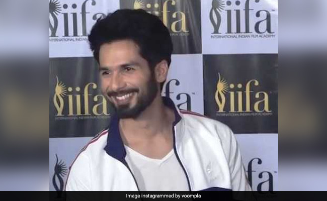 शाहिद कपूर से पिता बनने के बारे में पूछा सवाल, तो बोले- 'अबे! IIFA की कॉन्फ्रेंस है बेटा...उसमें अभी 4-6 महीने बाकी हैं'