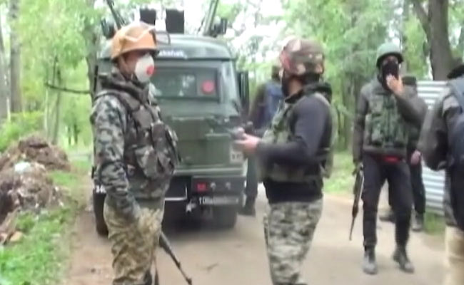 जम्मू-कश्मीर: पुलवामा में सुरक्षाबलों के साथ मुठभेड़ में दो आतंकवादी मारे गए