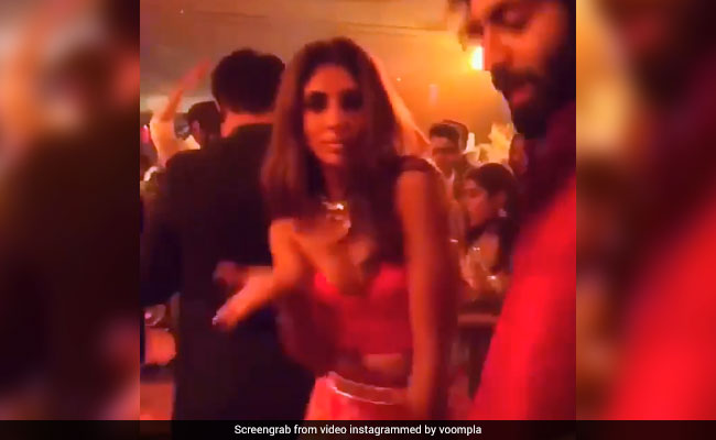 अमिताभ बच्चन की बेटी ने किया 'जुम्मे की रात' पर डांस, सोनम कपूर के रिसेप्शन पर ऐसा था अंदाज
