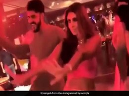 अमिताभ बच्चन की बिटिया श्वेता ने रणवीर सिंह संग 'तत्तड़ तत्तड़' पर यूं  लगाए ठुमके, खाली हो गया डांस फ्लोर अमिताभ बच्चन की बिटिया श्वेता ने रणवीर सिंह संग 'तत्तड़ तत्तड़' पर यूं  लगाए ठुमके, खाली हो गया डांस फ्लोर