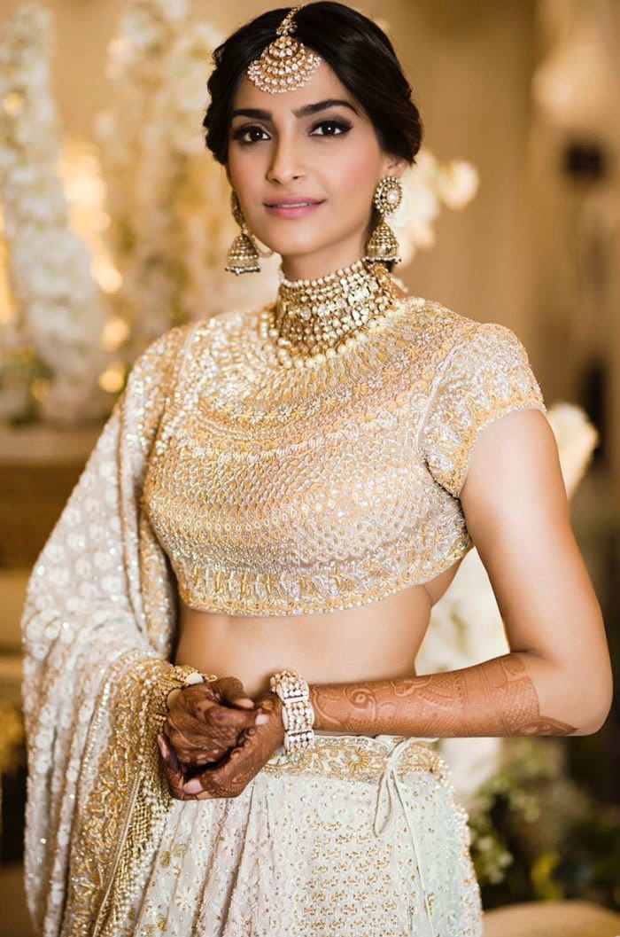 Take Inspiration from Sonam Kapoor's Mehndi Ceremony Pics