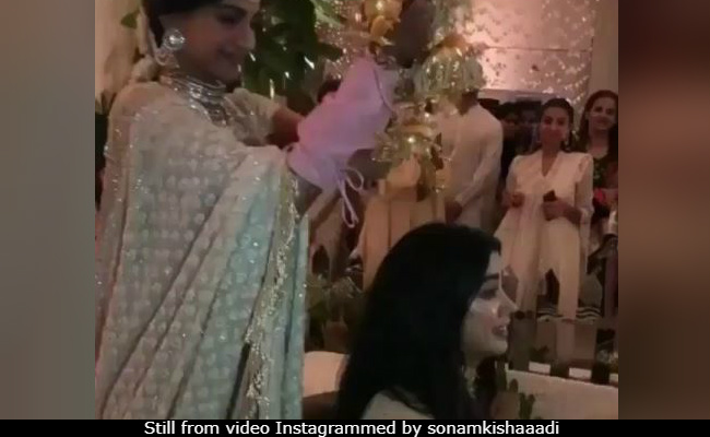 Sonam Kapoor's <I>Mehendi</i>: The Bride Says 'Sorry, <i>Jaanu</i>' To Janhvi After Kaleere Blooper