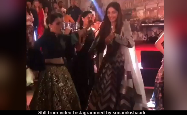 Sonam Kapoor And Anand Ahuja's Reception: Hard To Beat <I>Ladkiwalon Ka</i> Performances