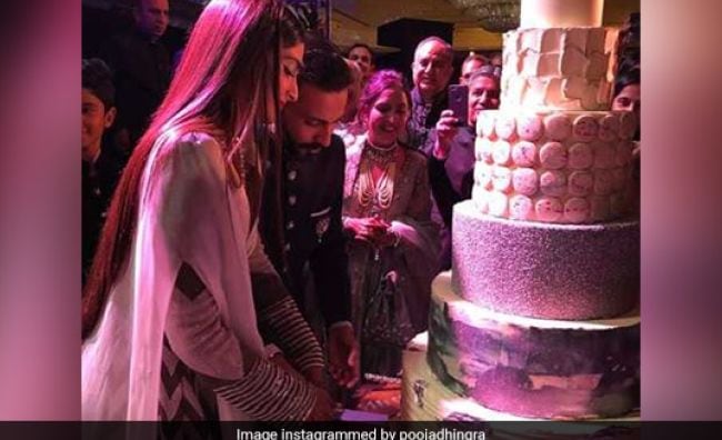 Sonam Kapoor And Anand Ahuja's 6-Tiered Wedding Reception Cake Is Stunning! (See Pics)