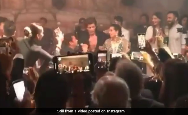Sonam Kapoor and Anand Ahuja Reception: Salman Khan, Shah Rukh Khan Revive Karan Arjun Memories With Bride's Mom Sunita Kapoor