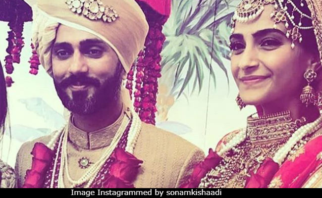 What We Learnt From Sonam Kapoor And Anand Ahuja's Varmaala: Mommy Knows Best, Always