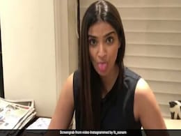 शादी की तैयारियों में जुटा परिवार, इधर फनी अंदाज में चिढ़ाती दिखीं सोनम कपूर शादी की तैयारियों में जुटा परिवार, इधर फनी अंदाज में चिढ़ाती दिखीं सोनम कपूर