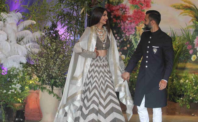 The Internet's Verdict On Sonam Kapoor's Reception <i>Lehenga</i>