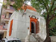 मक़बरा बना मंदिर? दक्षिण दिल्ली के एक स्‍मारक को लेकर चल रहा विवाद...