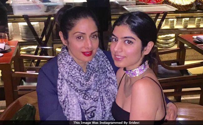 Trending: Khushi Kapoor's Phone Wallpaper Is Of Mom Sridevi. Pic Is Making Everyone Emotional