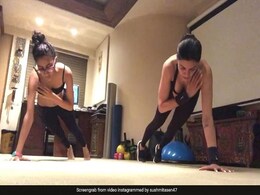 सुष्मिता सेन ने अपनी बेटी के साथ की एक्सरसाइज, लिखा इमोशनल मैसेज.. देखें वीडियो सुष्मिता सेन ने अपनी बेटी के साथ की एक्सरसाइज, लिखा इमोशनल मैसेज.. देखें वीडियो
