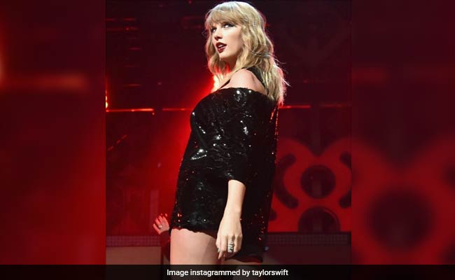 Taylor Swift Visits 8-Year-Old Fan With Severe Burn Injuries In Hospital