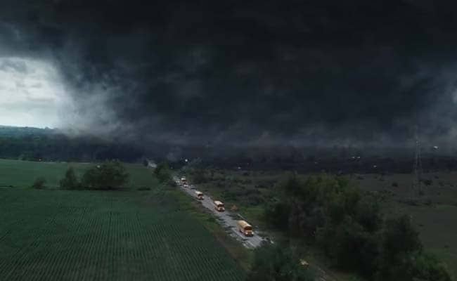 Thunderstorm Warning: तूफान और आंधी से बचने के इन फिल्मों ने बताए थे तरीके, प्रकृति का यूं बरपा था कहर!