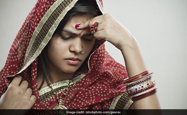 टॉयलेट ना होने पर दुल्हन ने छोड़ा ससुराल, पति ने उठाया ये कदम टॉयलेट ना होने पर दुल्हन ने छोड़ा ससुराल, पति ने उठाया ये कदम