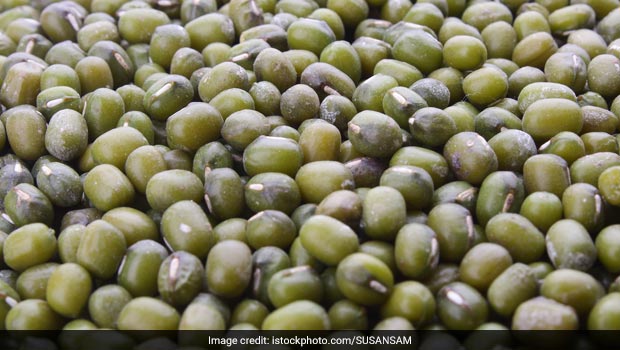 Benefits Of Urad Dal: सिर्फ हेल्दी डायजेशन ही नहीं, हड्डियों, स्किन और बालों के साथ दिल के लिए भी जबरदस्त है ये दाल