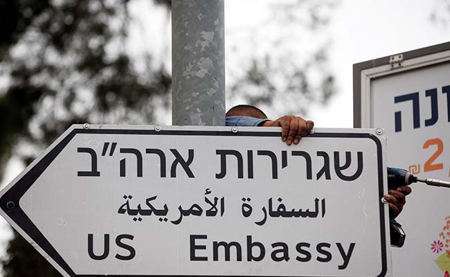 US Embassy Road Signs Go Up In Jerusalem