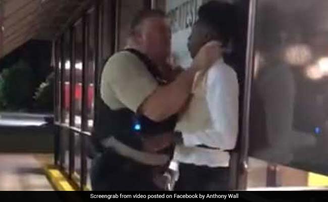 Policeman Chokes, Slams A Black Man Outside A Waffle House