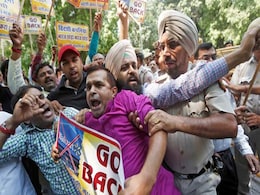 Walmart Go Back! Indian Trader, Farmer Groups Decry Flipkart Deal Walmart Go Back! Indian Trader, Farmer Groups Decry Flipkart Deal