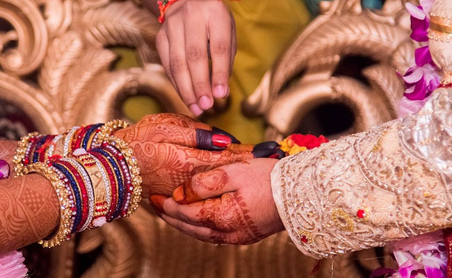 Groom Was "Scared" Of Lightning, So Bride Calls Off Wedding